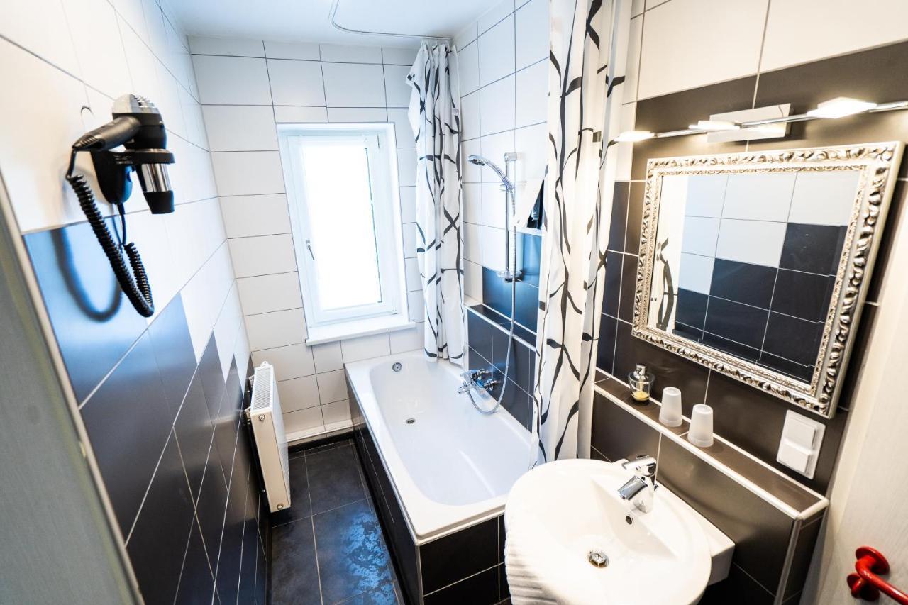Hotel Tanne Saalfeld Saale Екстериор снимка
